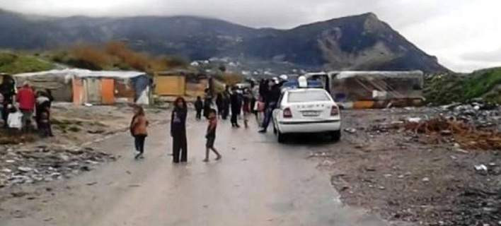 Ρομά επιτέθηκαν με ξύλα και πέτρες σε αστυνομικούς – Έσπασαν δύο περιπολικά